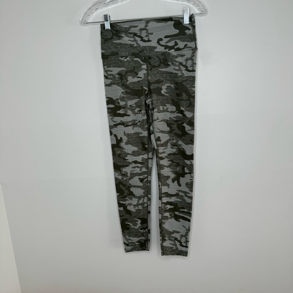 Carbon38 shine green camo high rise leggings
